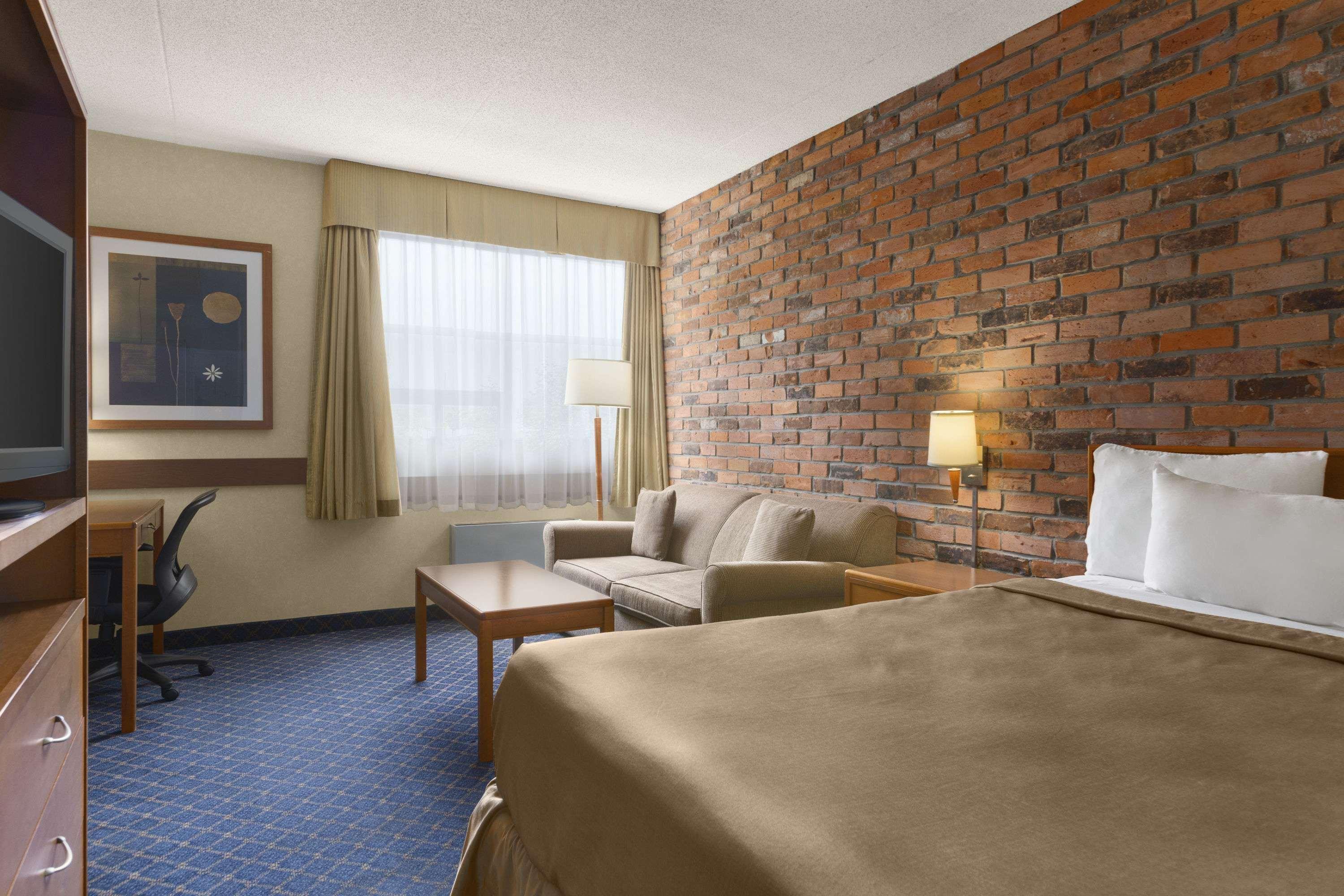 Travelodge By Wyndham Barrie Exterior photo