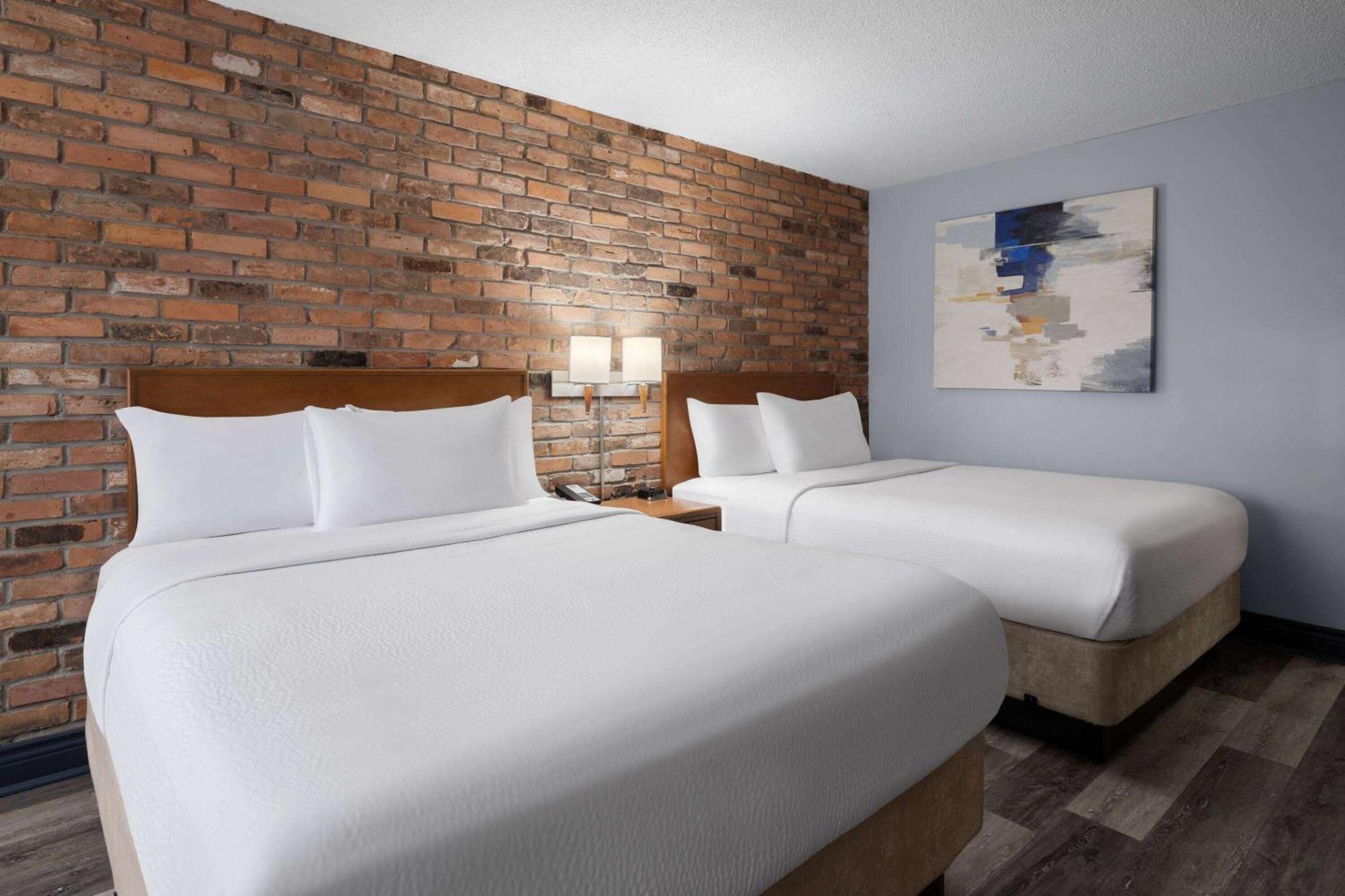 Travelodge By Wyndham Barrie Exterior photo