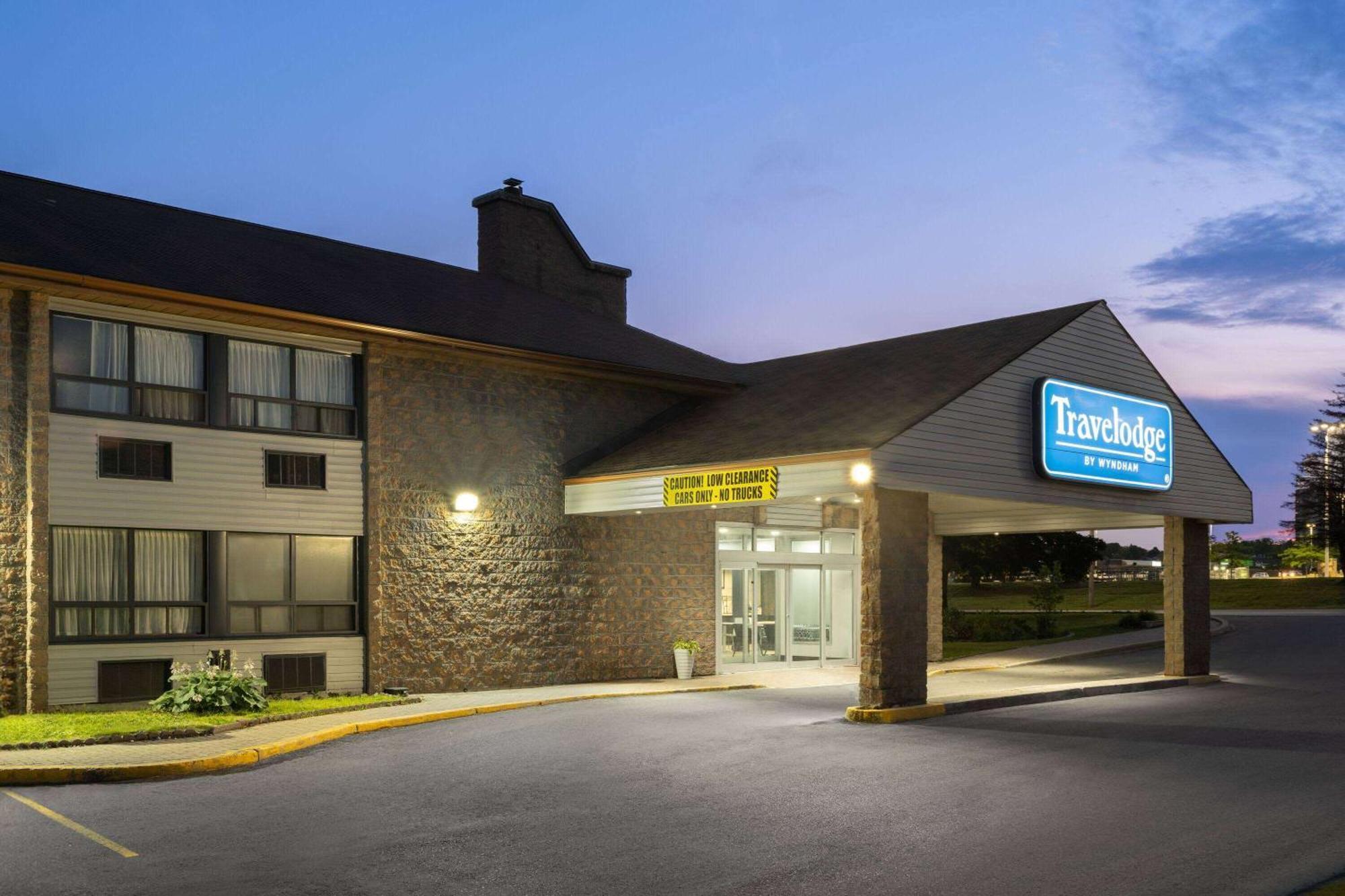 Travelodge By Wyndham Barrie Exterior photo