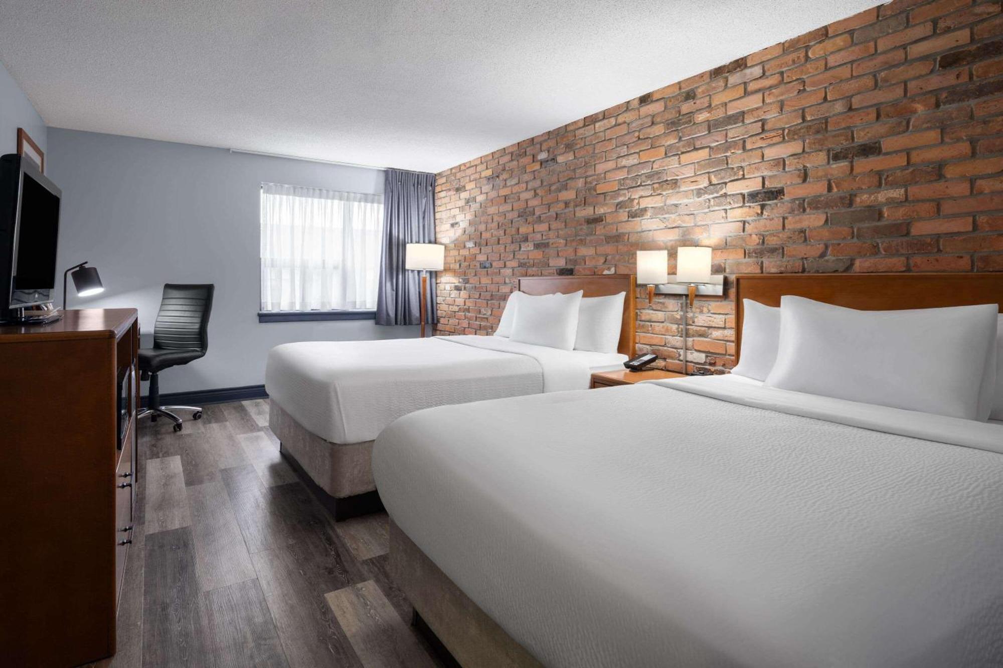 Travelodge By Wyndham Barrie Exterior photo