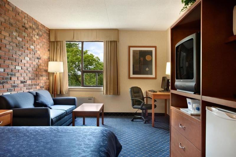 Travelodge By Wyndham Barrie Exterior photo
